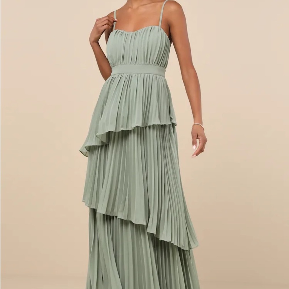Lulu's Sage Green Pleated Layered Maxi Dress size Small NEW WITH TAGS